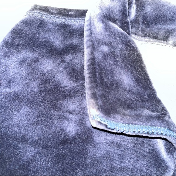 VINTAGE EMBROIDERED DISNEYLAND HONG KONG FLEECE JACKET - Picture 10 of 12